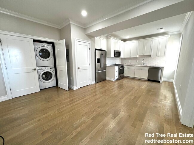 14 Mount Hood Rd, Unit 6 in Boston, MA - Foto de edificio - Building Photo