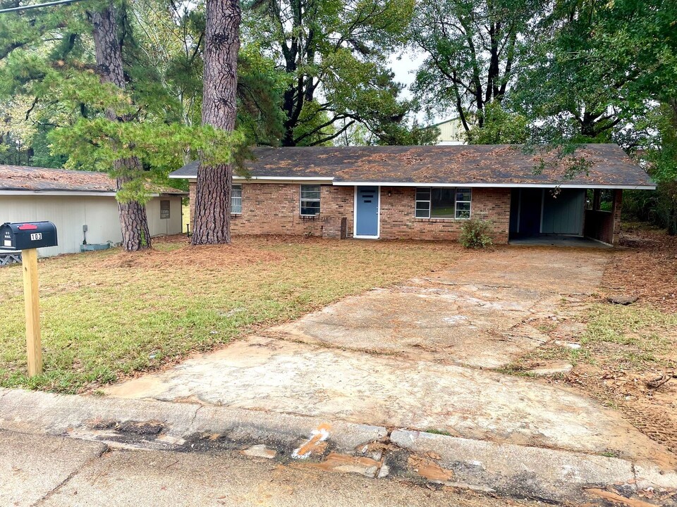 103 Lovett St in Clinton, MS - Foto de edificio