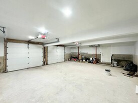 76 Trottingham Ct in Saratoga Springs, NY - Building Photo