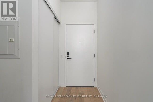 2625 Dundas St W in Toronto, ON - Building Photo - Building Photo