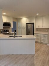 17635 Hill Way in Lake Oswego, OR - Building Photo - Building Photo