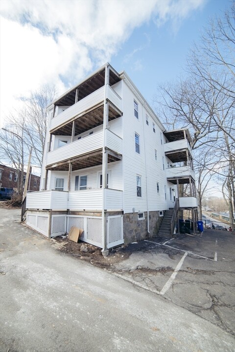 10 Duffley Ct, Unit 2 in Chestnut Hill, MA - Building Photo
