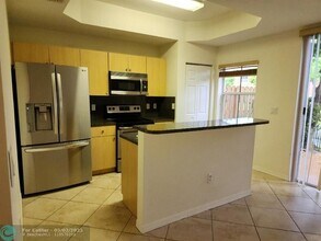 4929 Windward Way in Fort Lauderdale, FL - Foto de edificio - Building Photo
