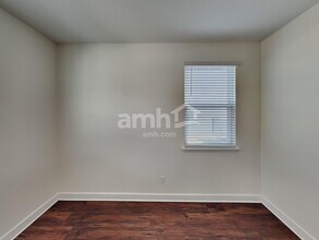 33944 Night Lily Dr in Zephyrhills, FL - Building Photo - Building Photo