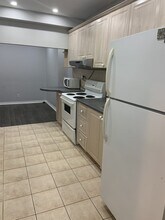 560 Bathurst St in Toronto, ON - Building Photo - Building Photo