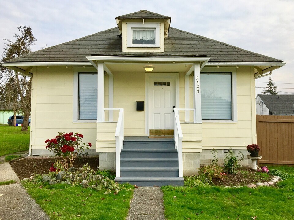 2425 State St in Everett, WA - Building Photo