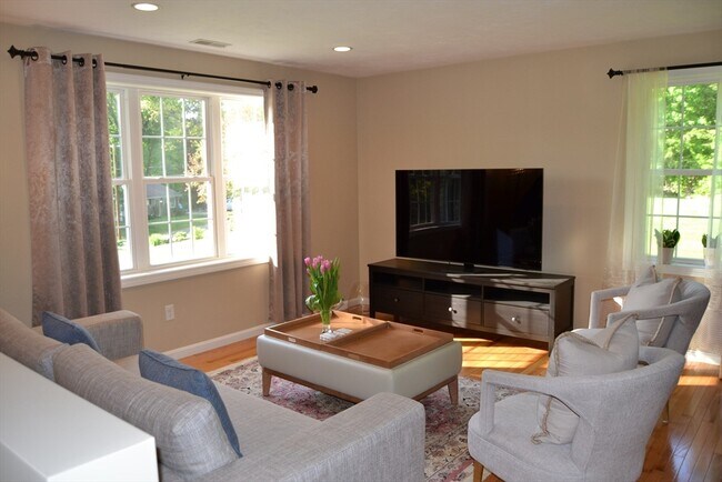 63 Crestwood Dr in Northborough, MA - Building Photo - Building Photo