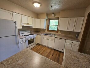 531 Lakeshore Ct in Weyauwega, WI - Foto de edificio - Building Photo