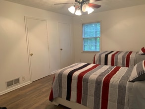 4251 Mink Livsey Rd in Snellville, GA - Foto de edificio - Building Photo