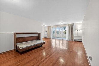 2324 Madison Rd in Cincinnati, OH - Foto de edificio - Building Photo