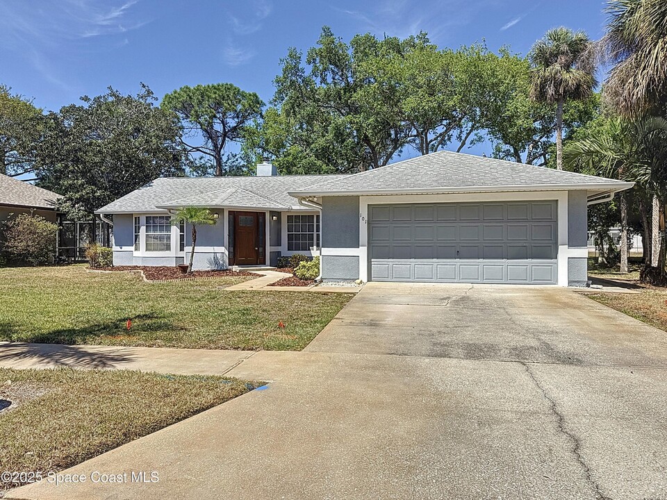 101 Cove Loop Dr in Merritt Island, FL - Building Photo