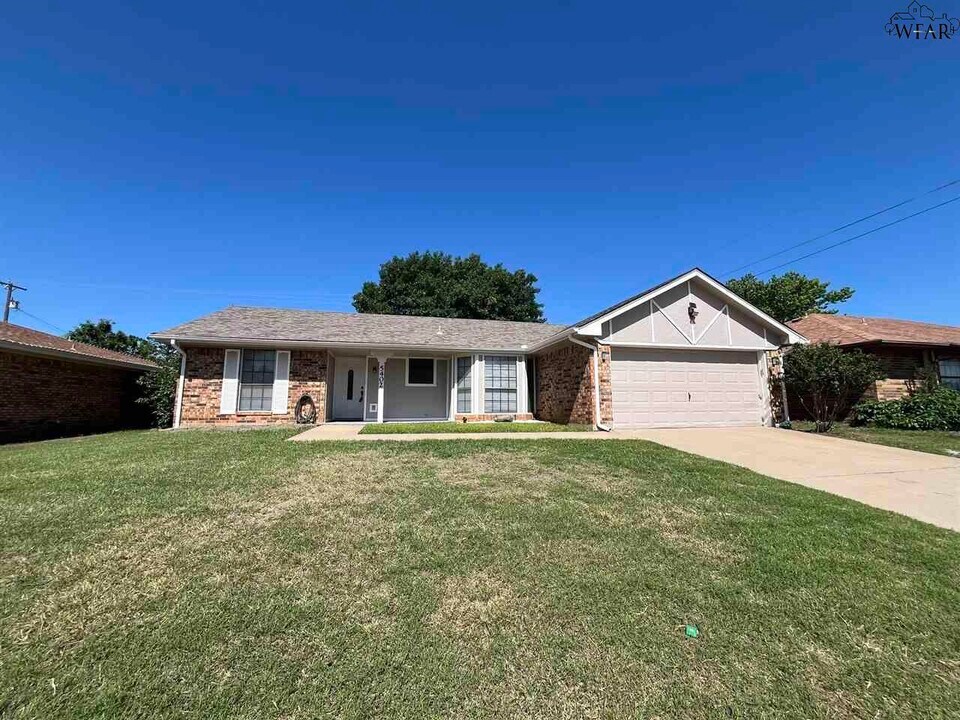 5402 Pebblestone Dr in Wichita Falls, TX - Building Photo
