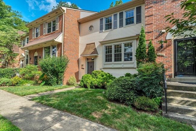 2826 Kelly Square in Vienna, VA - Building Photo - Building Photo