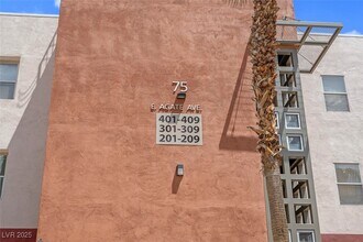 75 E Agate Ave in Las Vegas, NV - Foto de edificio - Building Photo