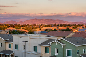 The Lark at Copper River in Fresno, CA - Foto de edificio - Building Photo