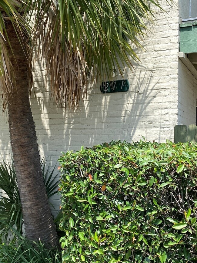 property at 211 W 17th St