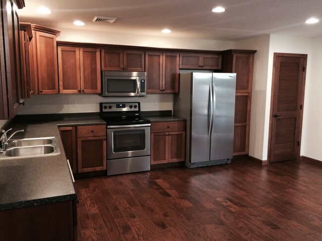 505 E Adams St, Unit 11