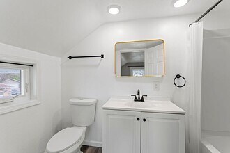 457 Ahnaip St-Unit -457 1/2 Ahnaip St. in Menasha, WI - Building Photo - Building Photo