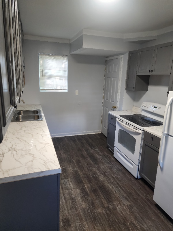 property at 44 Wayside Dr SW