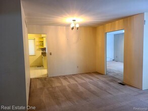 29540 Red Leaf Dr in Southfield, MI - Building Photo - Building Photo