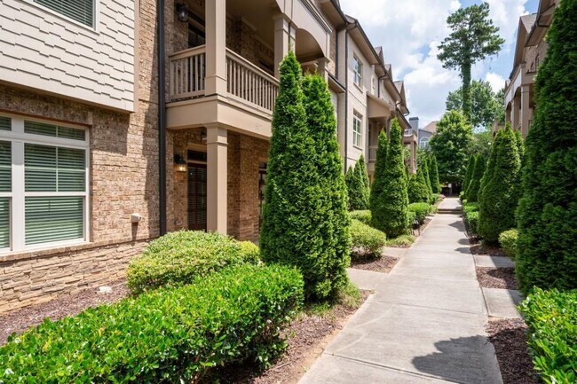 317 Garland Woods Ct in Smyrna, GA - Building Photo - Building Photo