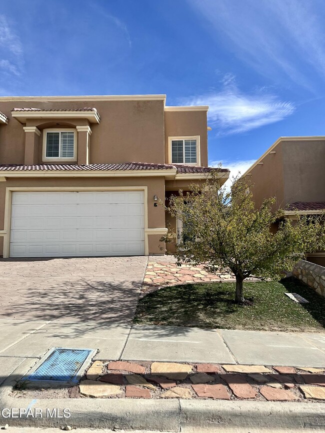 4700 Pistolero Ln in El Paso, TX - Foto de edificio - Building Photo