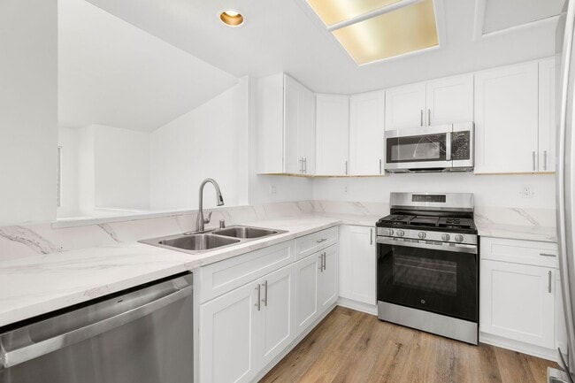 737 Vista Grande Way in Oceanside, CA - Building Photo - Building Photo