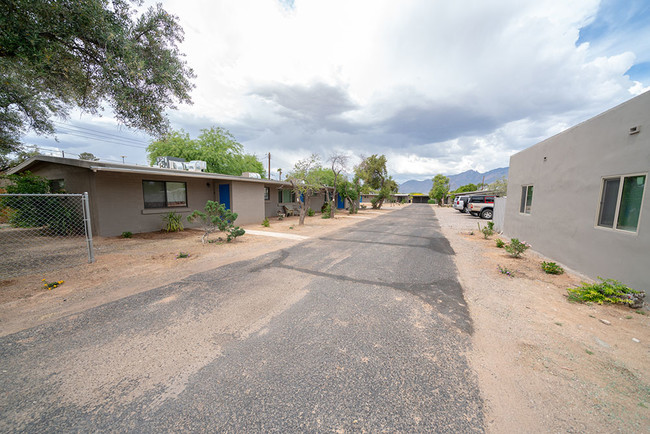 3727 E Glenn St in Tucson, AZ - Building Photo - Building Photo