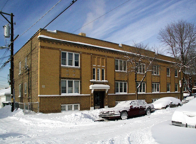 4105 W Nelson St in Chicago, IL - Foto de edificio - Building Photo