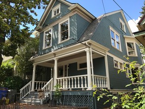 2349 NW Hoyt St in Portland, OR - Building Photo - Building Photo