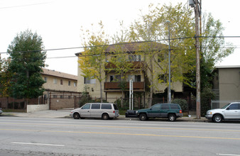 15240 Nordhoff St in North Hills, CA - Building Photo - Building Photo