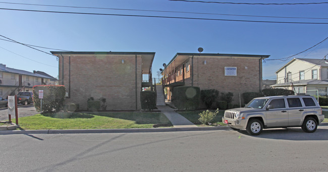 Silver Spur Apartments in Denton, TX - Building Photo - Building Photo