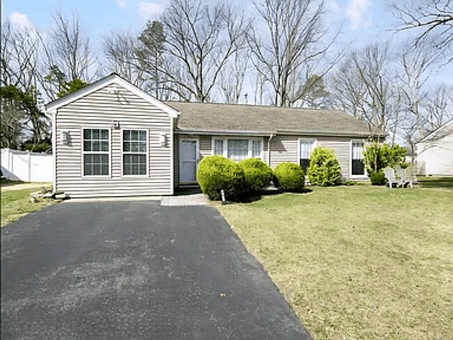property at 98 Buckingham Dr