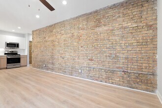 7383 N Damen Ave in Chicago, IL - Building Photo - Building Photo