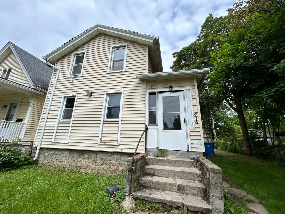 416 Champlain St in Rochester, NY - Building Photo