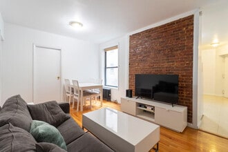 320 E 93rd St in New York, NY - Foto de edificio - Building Photo