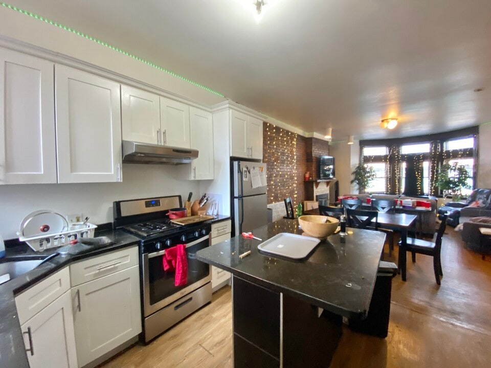 526 Harvard St, Unit 1 in Brookline, MA - Building Photo