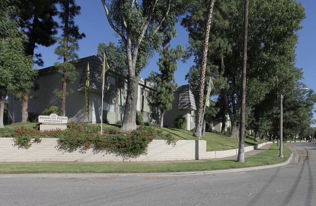 Granada Pueblo Apartments in Riverside, CA - Foto de edificio - Building Photo