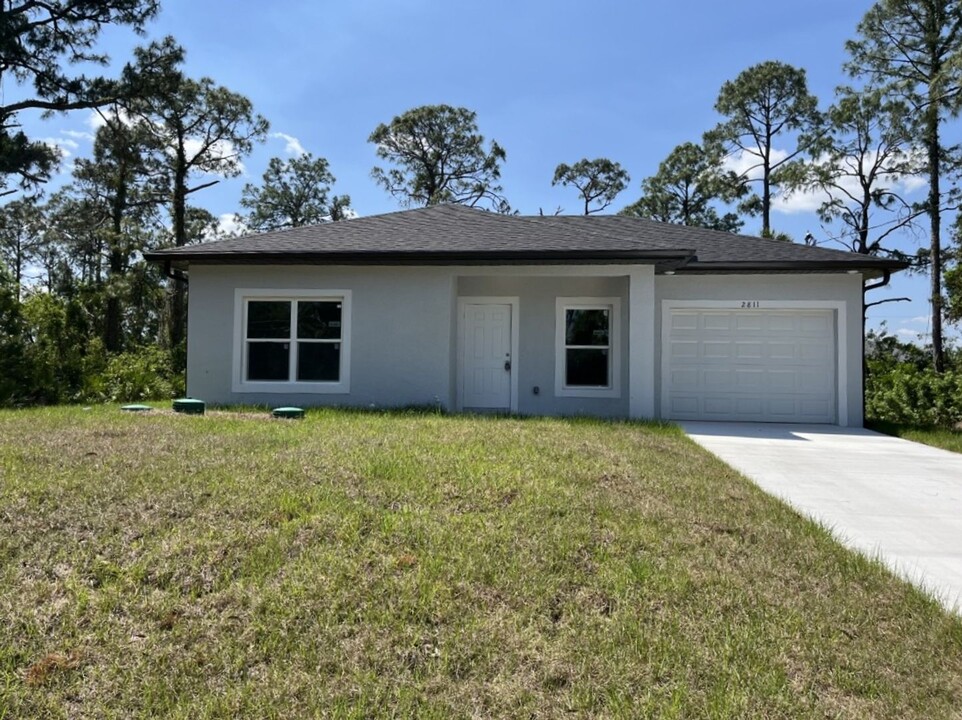 2815-2821 21st St SW in Lehigh Acres, FL - Building Photo