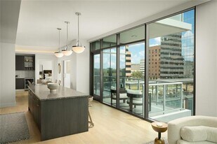 8119 Douglas Ave in Dallas, TX - Building Photo