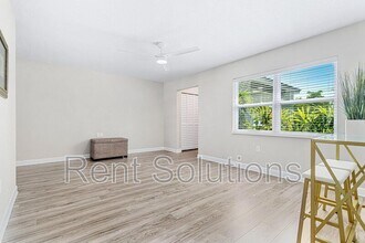 5127 Caesar Way S in St. Petersburg, FL - Foto de edificio - Building Photo