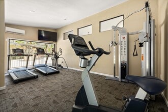 Coronado Palms Apartments in Anaheim, CA - Foto de edificio - Building Photo