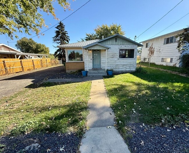 property at 3313 7th St