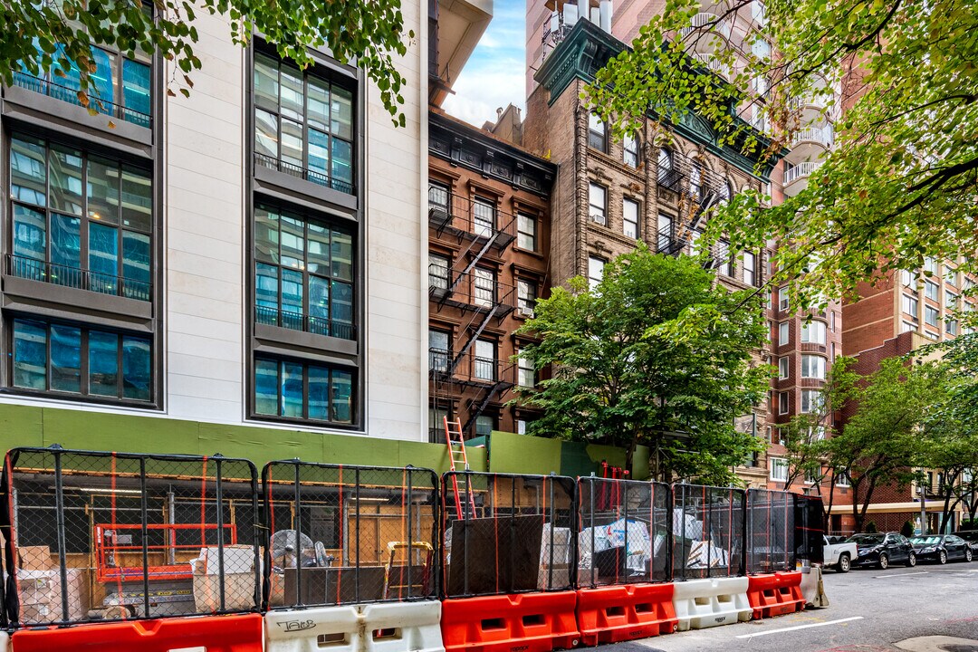 426 E 58th St in New York, NY - Building Photo