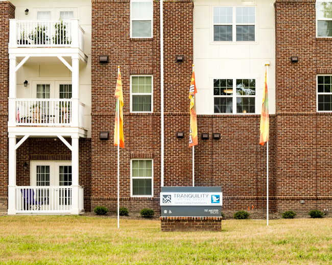 Tranquility at the Lake in Virginia Beach, VA - Foto de edificio - Building Photo