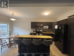 17 Samuel Dr in Guelph, ON - Building Photo - Building Photo