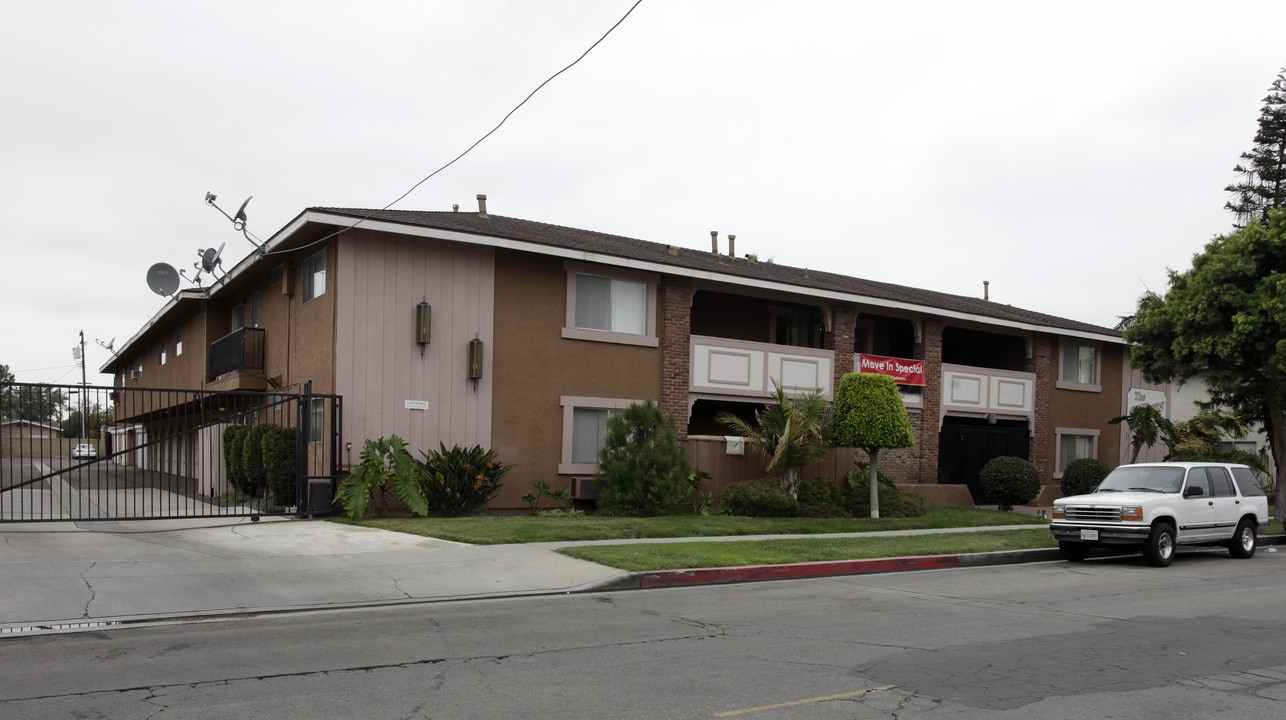 811 S Webster Ave in Anaheim, CA - Building Photo