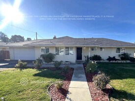 526 W Hoffer St in Banning, CA - Building Photo