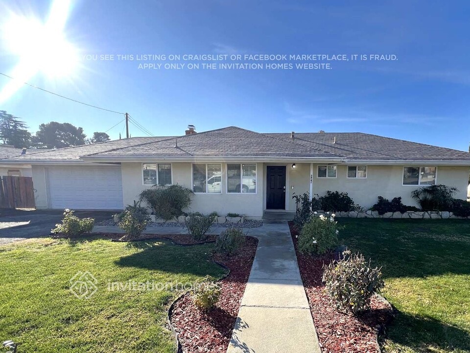 526 W Hoffer St in Banning, CA - Foto de edificio