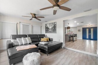 6390 Kimberly Blvd, Unit 6390 in North Lauderdale, FL - Foto de edificio - Building Photo